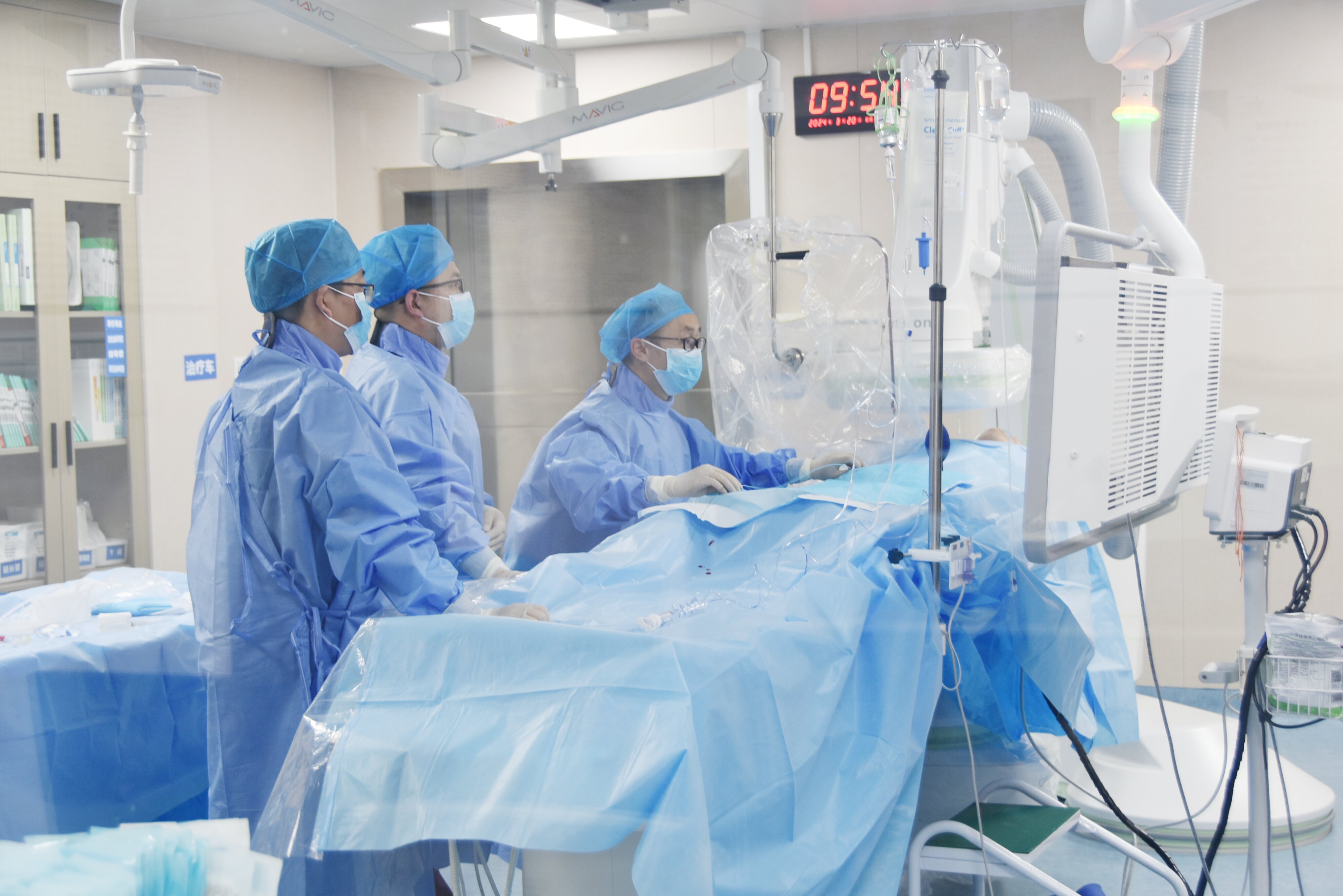 手术进行中_proc.jpg